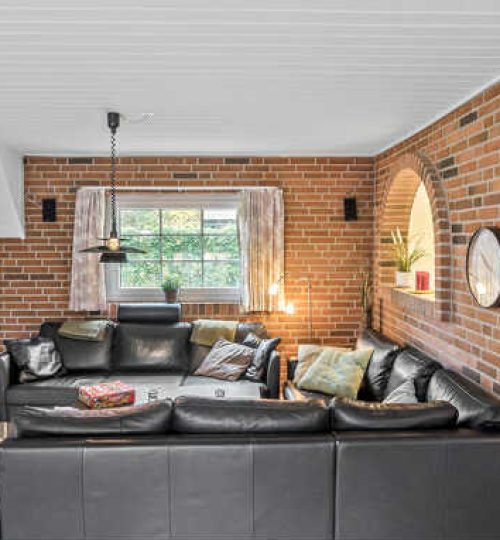 044ec2d1-b3f0-4a4f-b565-635051043c1f